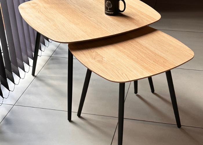 Sivupöytien setti metallijaloilla Geometric